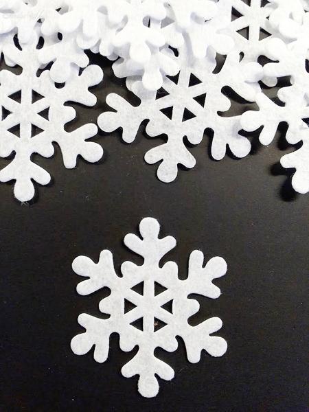 24 weiße Filz Schneeflocken Kristall